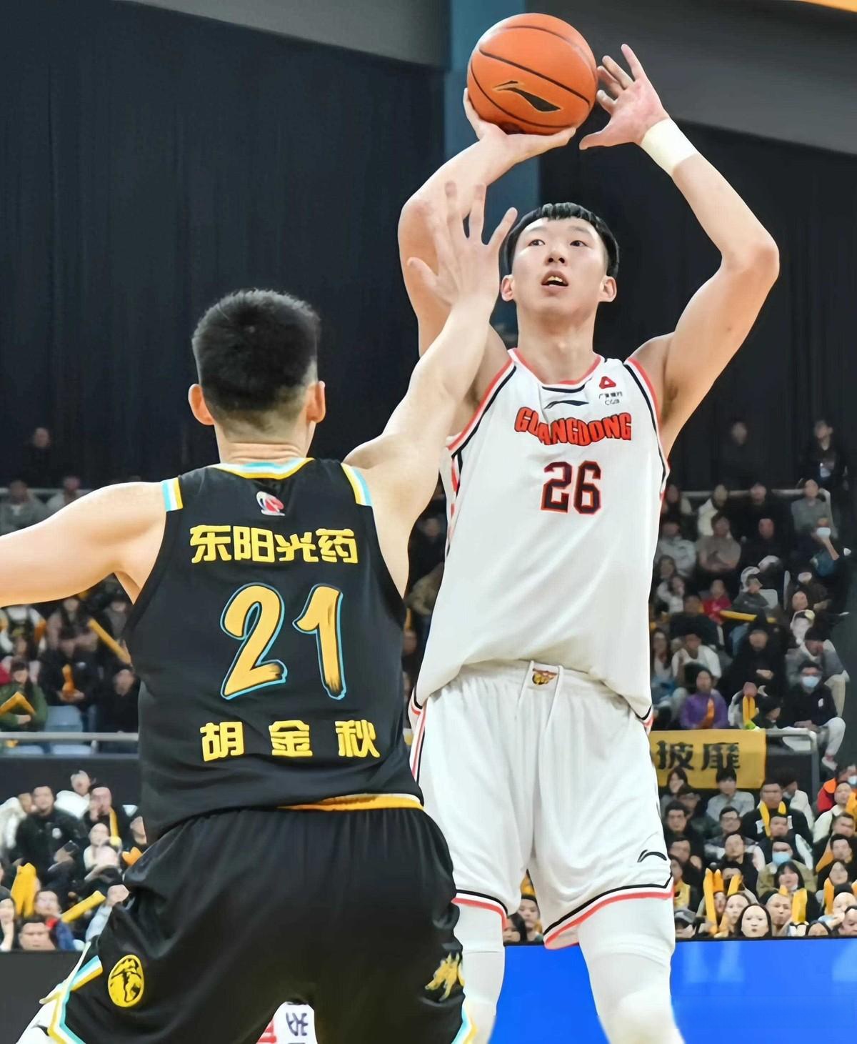 篮球杯赛焦点战:闽南迅豹队淘汰对手岭东巨龙队,外线火力全开。球迷期待下一战的简单介绍 篮球杯赛焦点战:闽南迅豹队淘汰对手岭东巨龙队,外线火力全开。球迷期待下一战的简单介绍