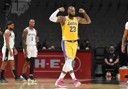 包含NBA常规赛赛程吃紧，洛杉矶快船转会期外线爆发，更衣室稳定，赛季目标并未改变的词条