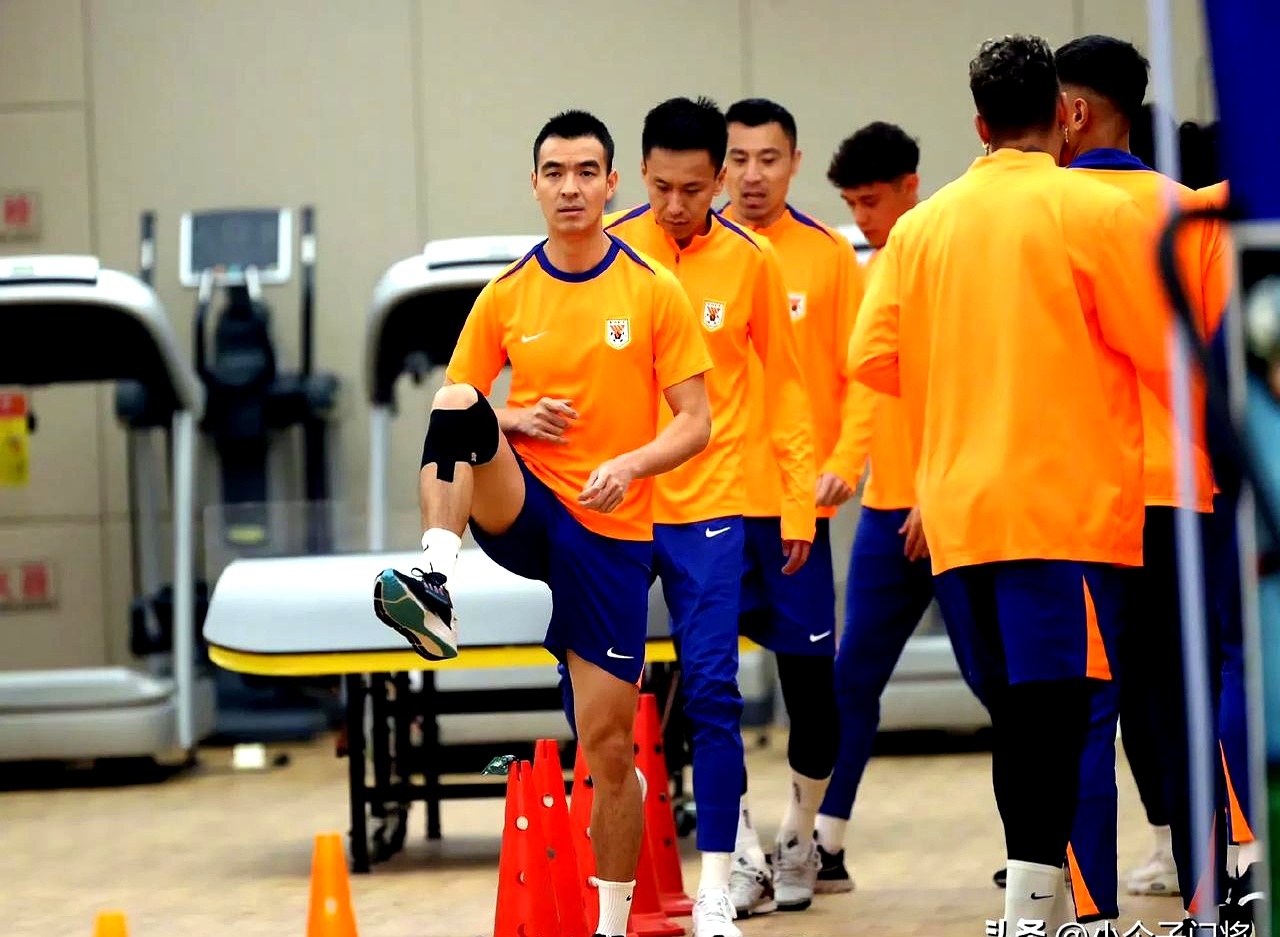 山东男篮发布备战花絮,清晨队长鼓劲,亚冠任务艰巨,球队文化再被提及(山东泰山终结中超球队亚冠15连败) 山东男篮发布备战花絮,清晨队长鼓劲,亚冠任务艰巨,球队文化再被提及(山东泰山终结中超球队亚冠15连败)