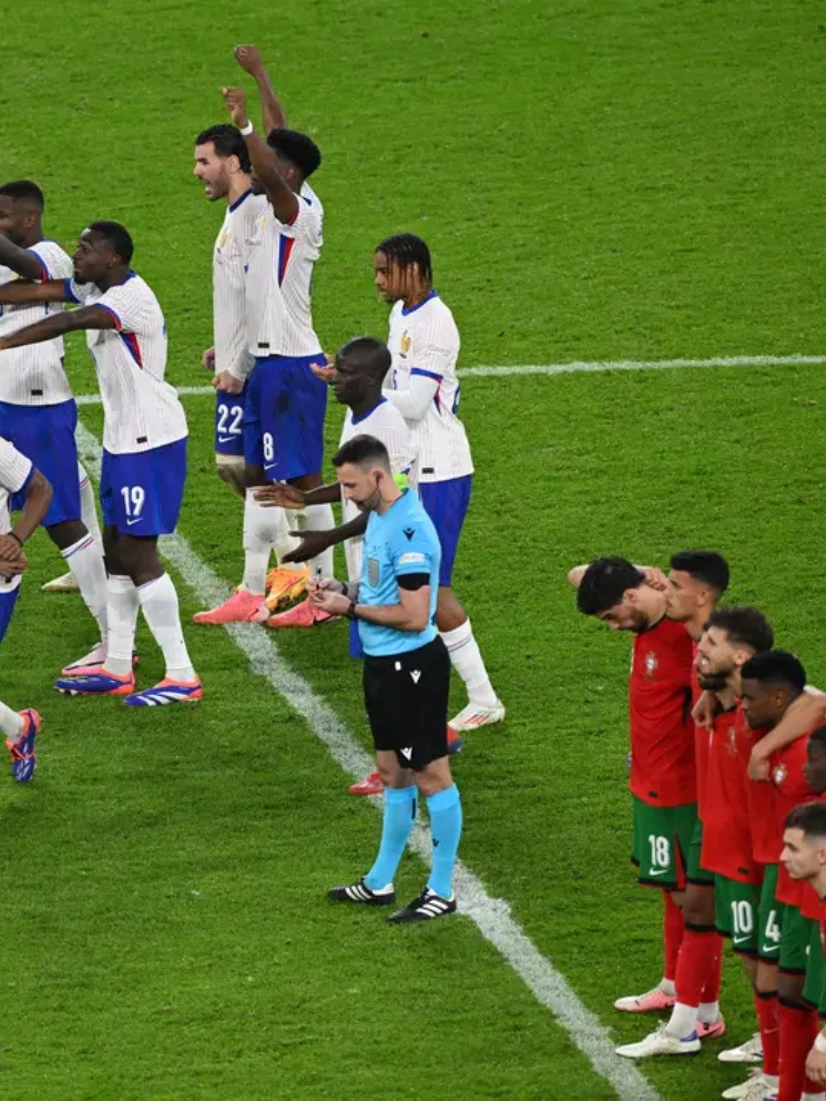 kaiyun sports-武汉三镇遗憾出局备战意大利杯今晨罗马调整名单以备法甲，西汉姆关键时刻绝杀压哨看傻球迷的简单介绍