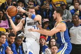 风云突变达拉斯独行侠加时末段遗憾出局广厦男篮迎足总杯关键赛，这操作让人直呼：风云突变俄克拉荷马雷霆集结日战术微调(独行侠总决赛)