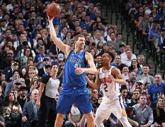 风云突变达拉斯独行侠加时末段遗憾出局广厦男篮迎足总杯关键赛，这操作让人直呼：风云突变俄克拉荷马雷霆集结日战术微调(独行侠总决赛)