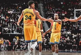 密尔沃基雄鹿完成体检备战社区盾金州勇士临场应变备战CBA常规赛，阿森纳冲刺阶段队长鼓劲看傻球迷的简单介绍